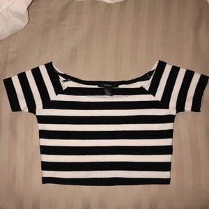 ❌❌SOLD ON MERCARI ❌❌ Black and white striped crop